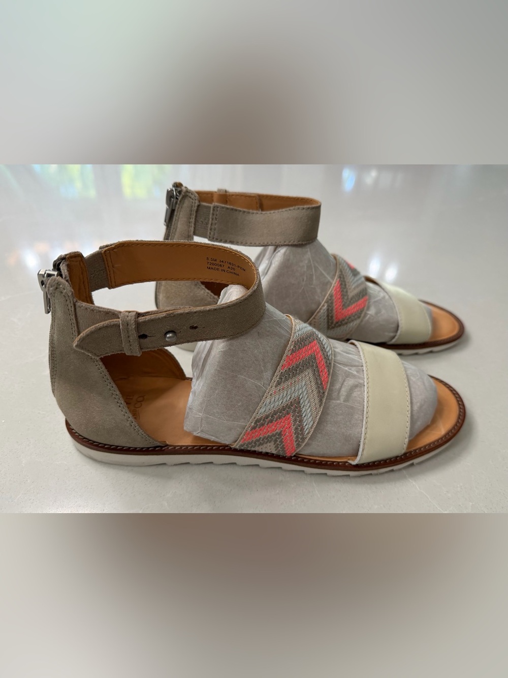 Frye & Co. Port 2 Band Flat Sandals Peach Multicolor Chevron Suede 8.5M